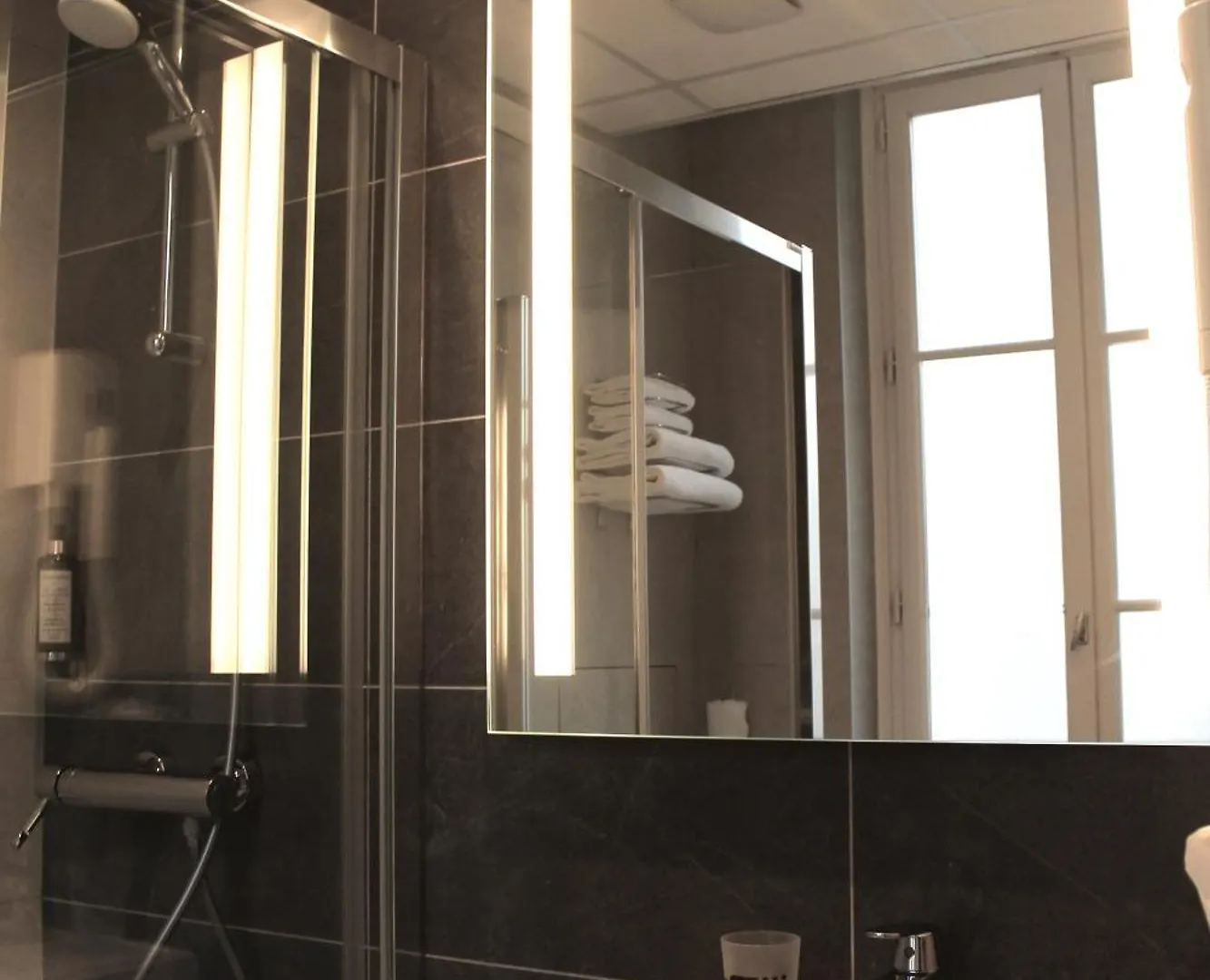 Hotel Avia Saphir Montparnasse 3*