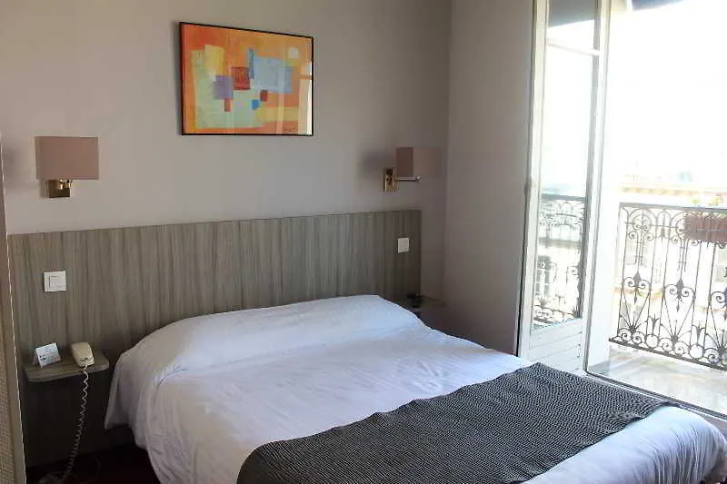 Avia Saphir Montparnasse Hotel 3*