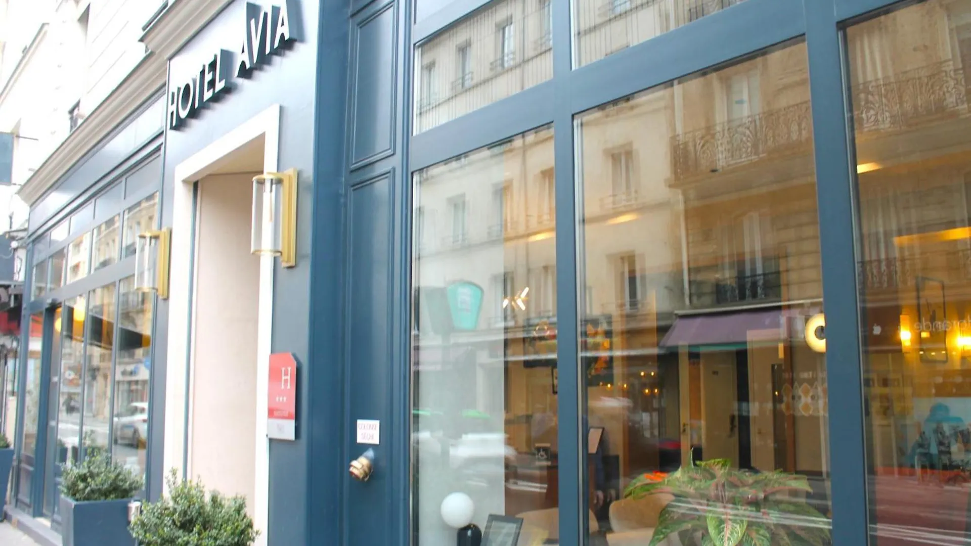 Avia Saphir Montparnasse Paris